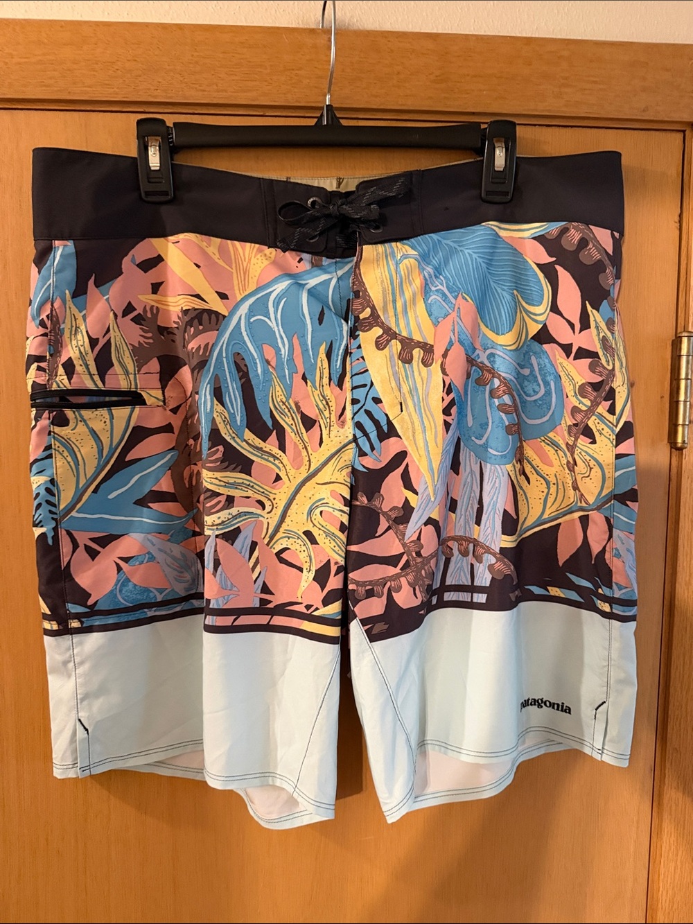 Patagonia Men’s Stretch Multicolor Tropical Floral Planing Board Shorts Size 36